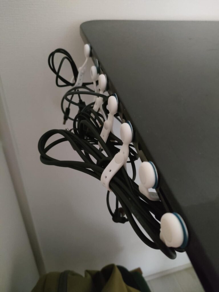 マグネット ケーブルバンド